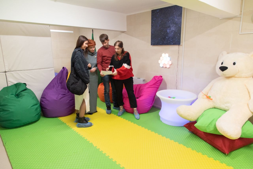 У Нікопольській міській дитячій лікарні створено сенсорну кімнату, за допомогою якої фахівці сприятимуть відновленню та зміцненню психічного здоров&rsquo;я мешканців громади